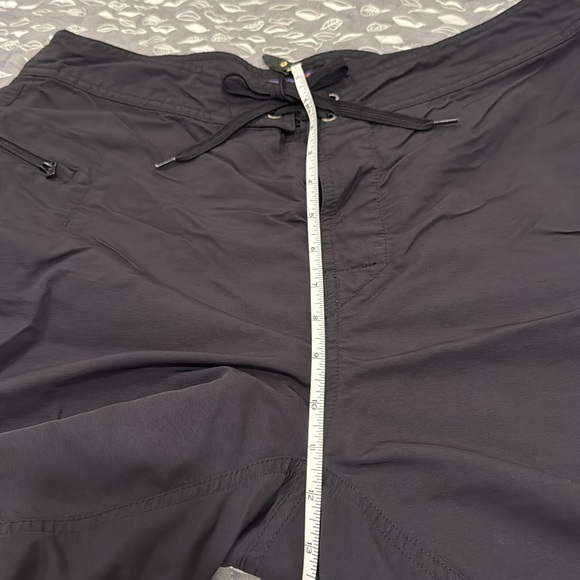 PATAGONIA men’s black swim trunks, size 34 - Picture 7 of 8